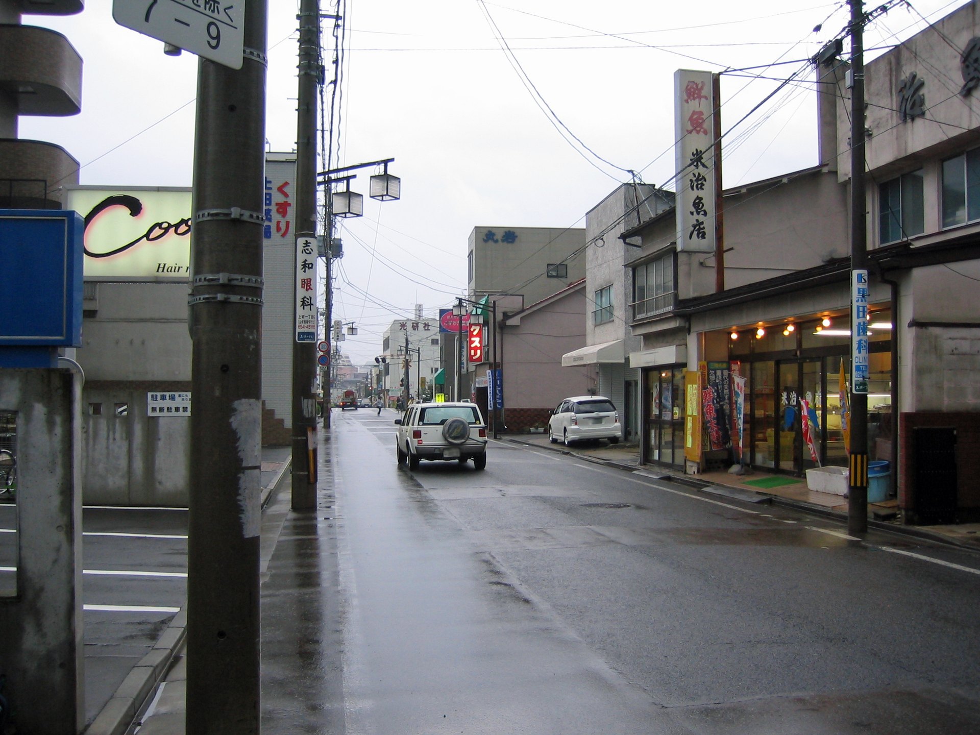 雨ぐずぐずの上田通り